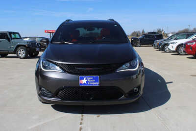 2020 Chrysler Pacifica, $22995. Photo 2