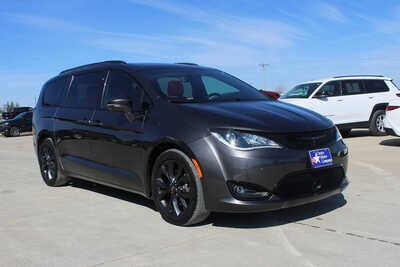 2020 Chrysler Pacifica, $22995. Photo 3