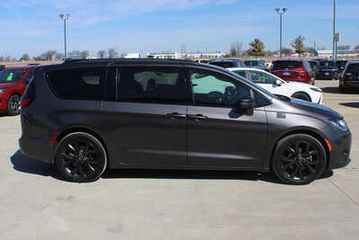 2020 Chrysler Pacifica, $22995. Photo 4
