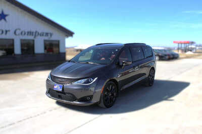 2020 Chrysler Pacifica, $22995. Photo 1