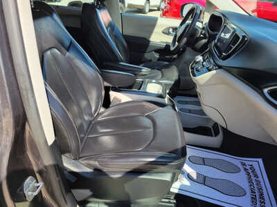 2023 Chrysler Pacifica, $25995. Photo 10