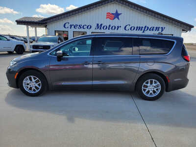2023 Chrysler Pacifica, $25995. Photo 2