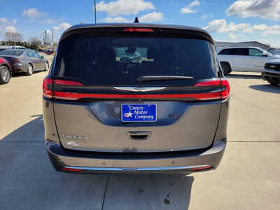 2023 Chrysler Pacifica, $25995. Photo 4