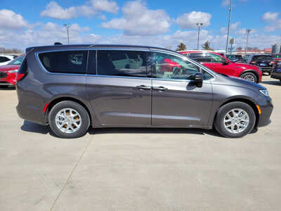2023 Chrysler Pacifica, $25995. Photo 6