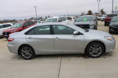 2017 Toyota Camry, $15995. Photo 4