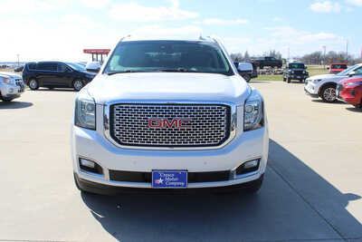 2016 GMC Yukon XL, $8995. Photo 2