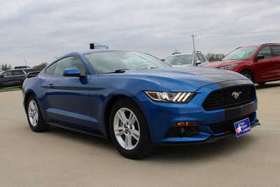 2017 Ford Mustang, $19995. Photo 3