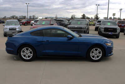 2017 Ford Mustang, $19995. Photo 4