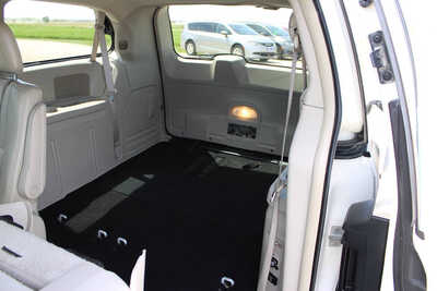 2013 Chrysler Town & Country, $3500. Photo 10