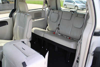 2013 Chrysler Town & Country, $3500. Photo 11