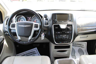 2013 Chrysler Town & Country, $3500. Photo 12