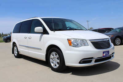 2013 Chrysler Town & Country, $3500. Photo 3