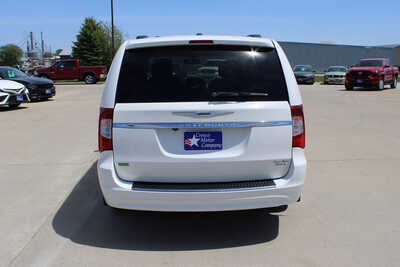 2013 Chrysler Town & Country, $3500. Photo 6