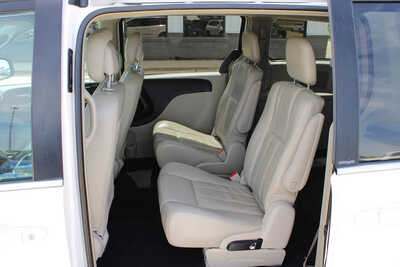 2013 Chrysler Town & Country, $3500. Photo 9