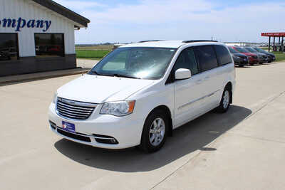 2013 Chrysler Town & Country, $3500. Photo 1