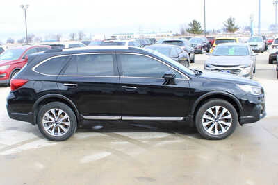 2019 Subaru Outback, $19995. Photo 5