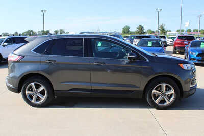 2020 Ford Edge, $18995. Photo 4