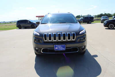 2018 Jeep Cherokee, $11995. Photo 2