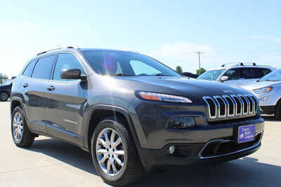 2018 Jeep Cherokee, $11995. Photo 3