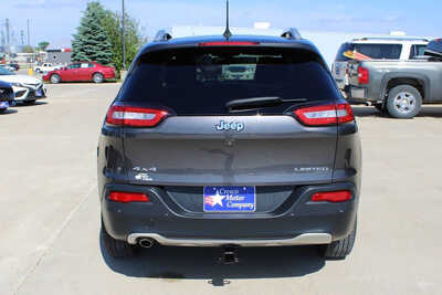 2018 Jeep Cherokee, $11995. Photo 6