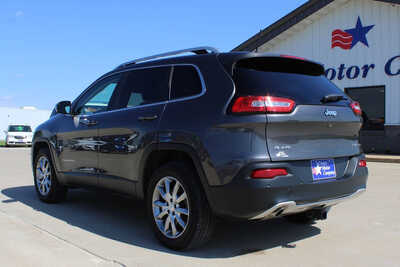 2018 Jeep Cherokee, $11995. Photo 7