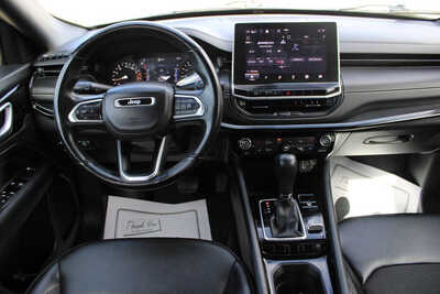 2022 Jeep Compass, $22995. Photo 10