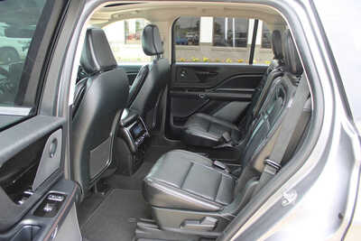 2021 Lincoln Aviator, $33995. Photo 10