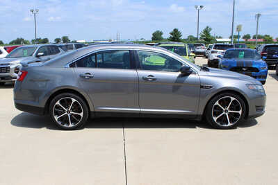 2014 Ford Taurus, $9995. Photo 4