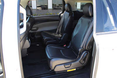 2025 Kia Carnival, $32995. Photo 10