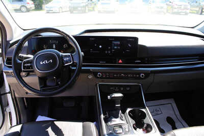 2025 Kia Carnival, $32995. Photo 12