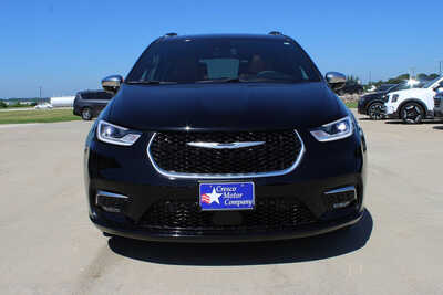 2025 Chrysler Pacifica, $39995. Photo 2