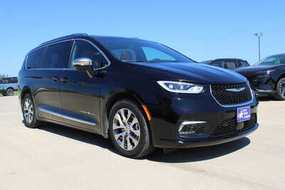 2025 Chrysler Pacifica, $39995. Photo 3