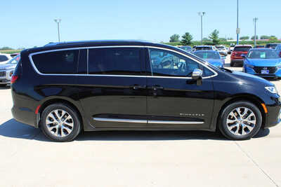 2025 Chrysler Pacifica, $39995. Photo 4
