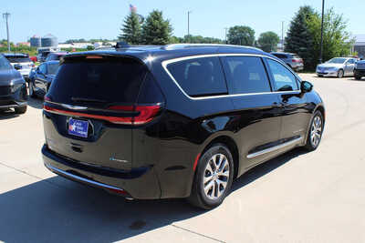 2025 Chrysler Pacifica, $39995. Photo 5