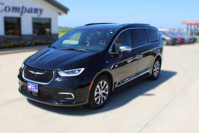 2025 Chrysler Pacifica, $39995. Photo 1