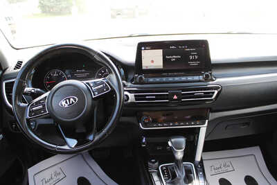 2021 Kia Seltos, $17995. Photo 10