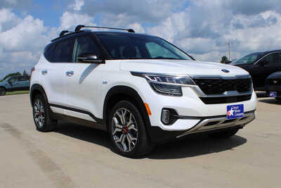 2021 Kia Seltos, $17995. Photo 3