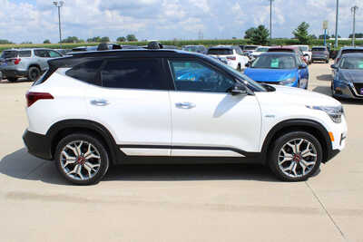 2021 Kia Seltos, $17995. Photo 4