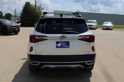 2021 Kia Seltos, $17995. Photo 6