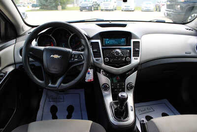 2012 Chevrolet Cruze, $3200. Photo 10