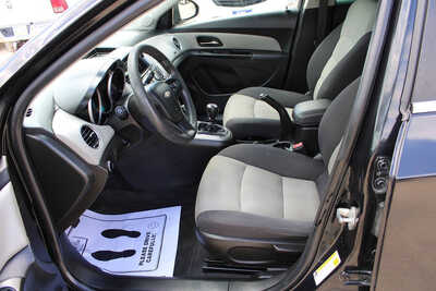 2012 Chevrolet Cruze, $3200. Photo 11