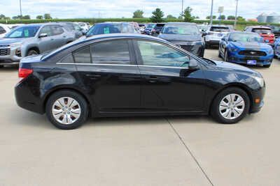 2012 Chevrolet Cruze, $3200. Photo 4