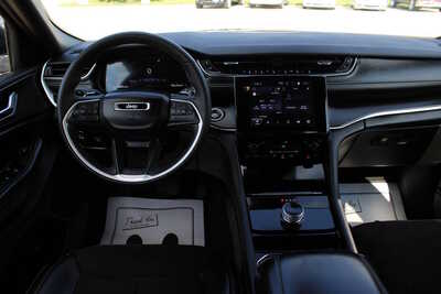2023 Jeep Grand Cherokee, $29995. Photo 11