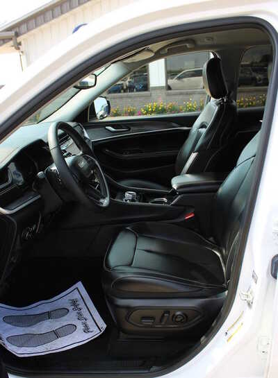 2023 Jeep Grand Cherokee, $30995. Photo 12