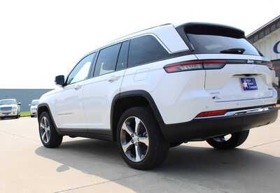 2023 Jeep Grand Cherokee, $30995. Photo 7