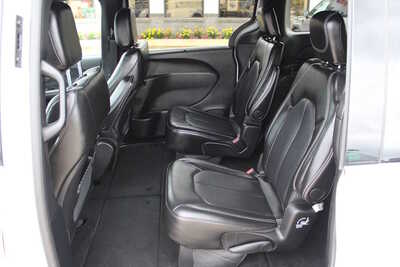 2025 Chrysler Pacifica, $31995. Photo 9