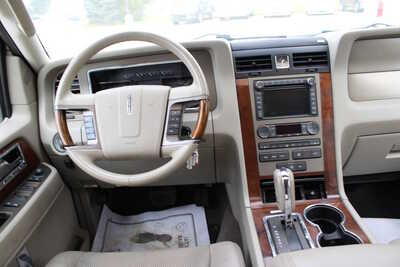 2012 Lincoln Navigator L, $3995. Photo 12