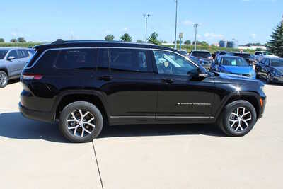 2023 Jeep Grand Cherokee L, $31995. Photo 4