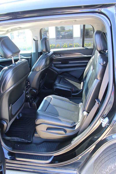 2023 Jeep Grand Cherokee L, $31995. Photo 9