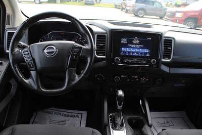 2022 Nissan Frontier, $27995. Photo 10